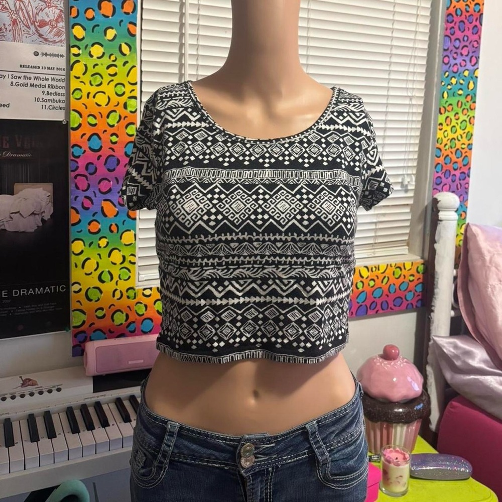 Forever 21 Black and White Patterned Crop Top